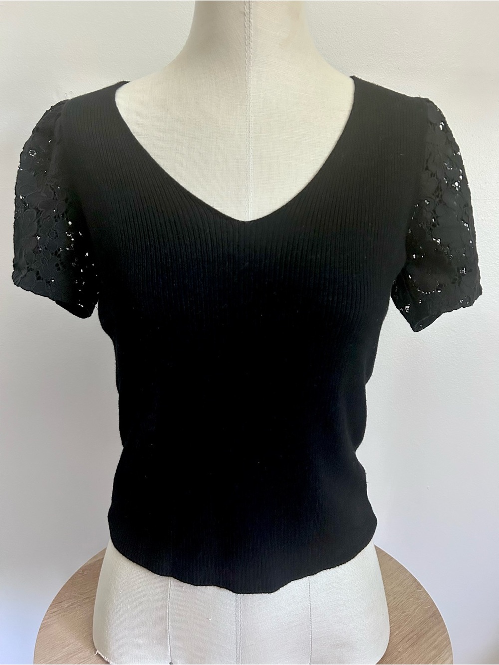 EXPRESS Knit Short Lace Sleeve Black Top Size XS